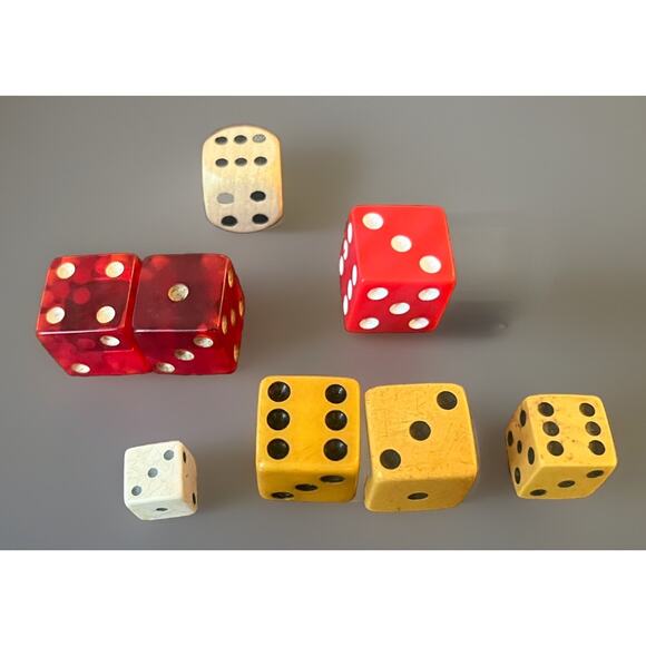 Vintage Butterscotch Red Bakelite Dice Mini Wooden Mixed Lot Poker Game Deco Pip - Picture 2 of 4